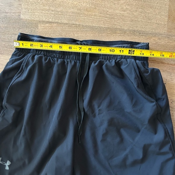 Under Armour Men's Black Shorts Size M - Picture 4 of 6